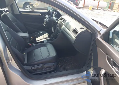 2015 Volkswagen Passat 1.8T Limited Edition from USA, damaged, VIN 1VWAT7A33FC119680